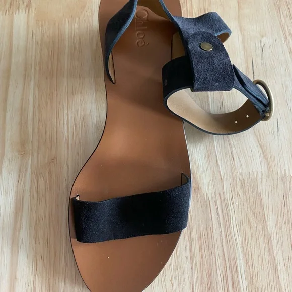 Never worn Chloe Black and Gold Block Heel Sandals - Picture 5 of 8